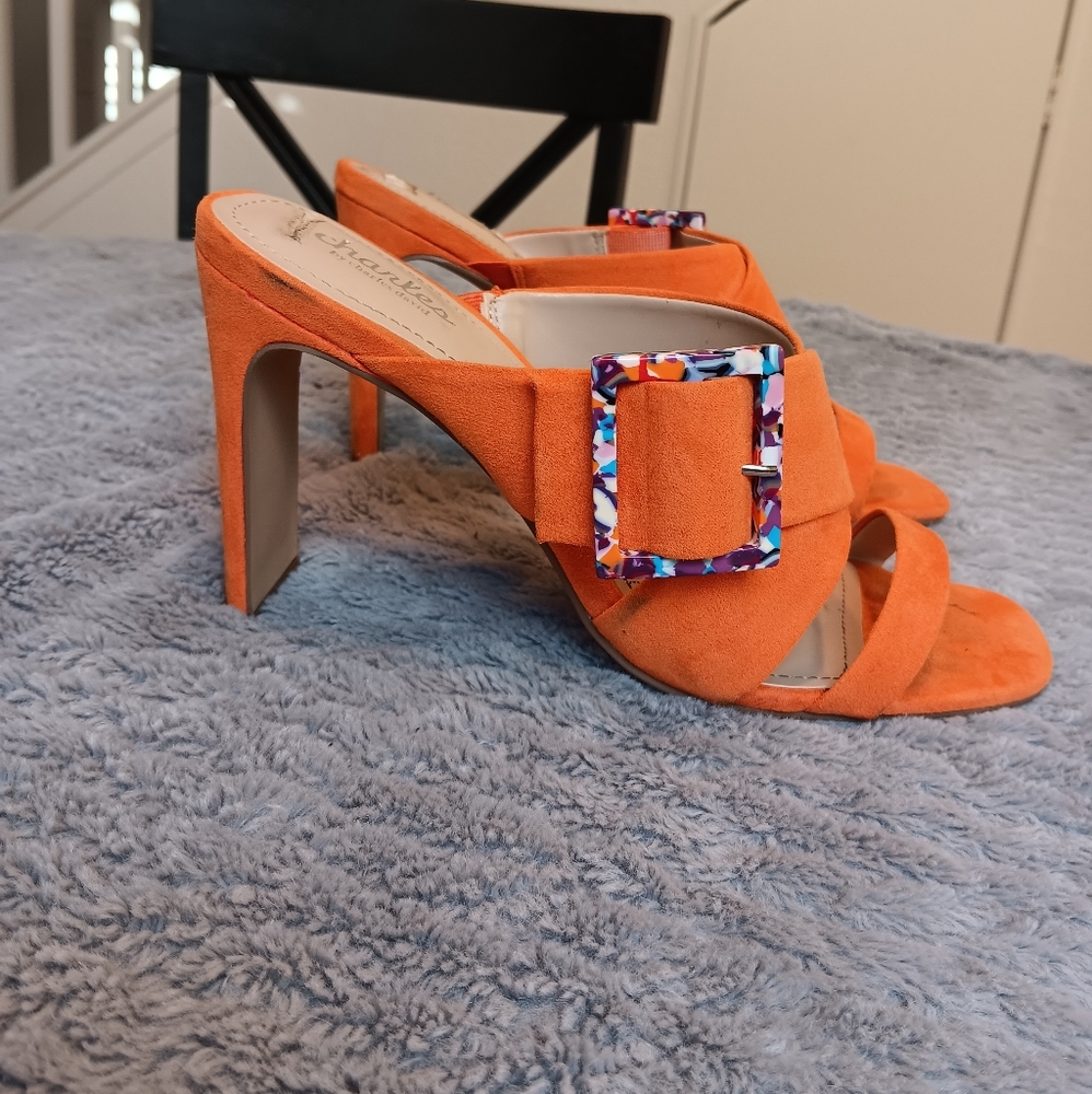3/$15 RETRO Charles by Charles David heels - Size 9.5